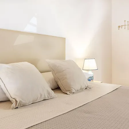 Exclusive Santa Chiara Apartment