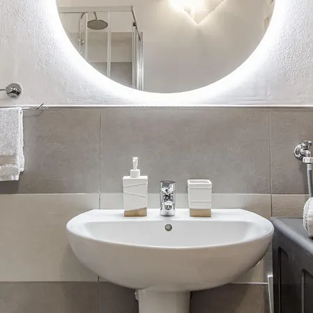 Διαμέρισμα Santa Chiara - Self Check-in H24 - Wi-fi Veloce - Vicino Al Centro