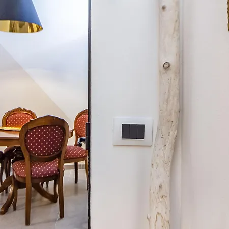 شقة Santa Chiara - Self Check-in H24 - Wi-fi Veloce - Vicino Al Centro *