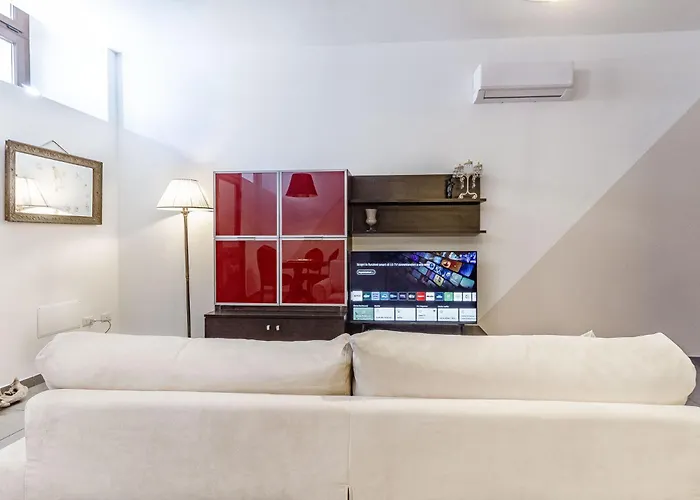 Santa Chiara - Self Check-in H24 - Wi-fi Veloce - Vicino Al Centro Апартаменты